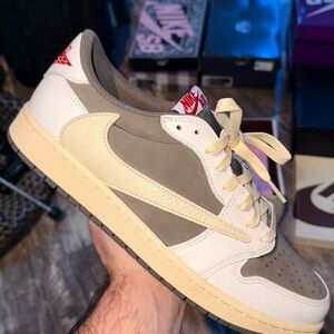 Travis Scott Jordan 1 reverse mocha